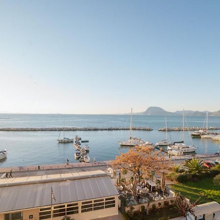 Sea Front Luxury Apartment Patras Exterior photo